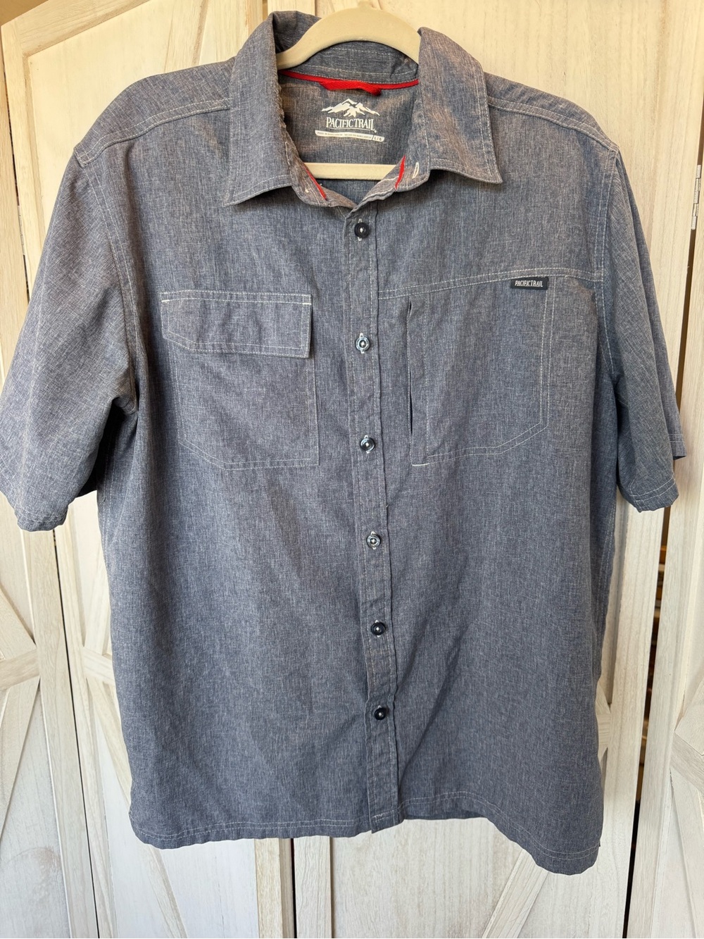 Pacific Trail Men's Short-Sleeve Button-Down Shirt in Charcoal UV protection
